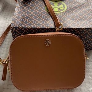 Tory Burch Emerson /cardamom brown crossbody NWT